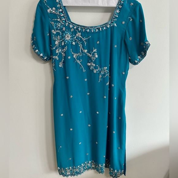 Salwar suit - Picture 2 of 6